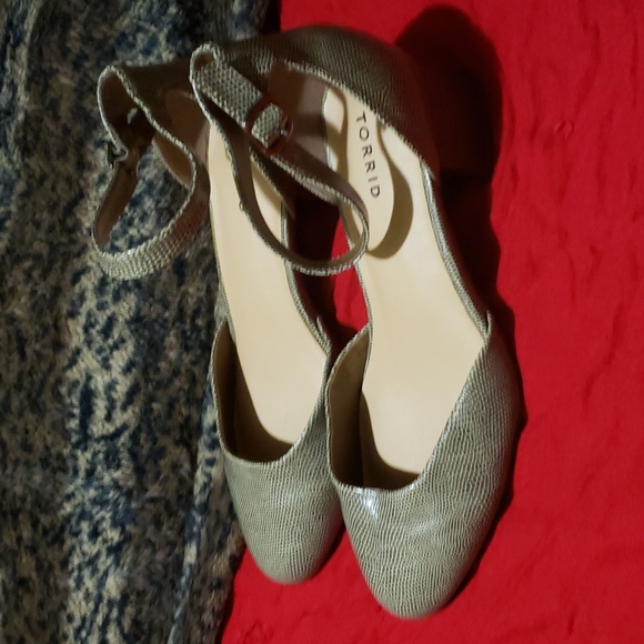 Torrid - Picture 2 of 4